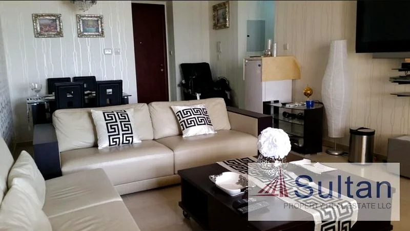 وحدة ركنية جميلة بإطلالة على البحر مكونة من غرفتي نوم في الطابق العالي63860349536129111