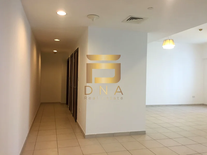 مطبخ مغلق تخطيط كبير إطلالة على المسبح طابق وسط63793188238849112