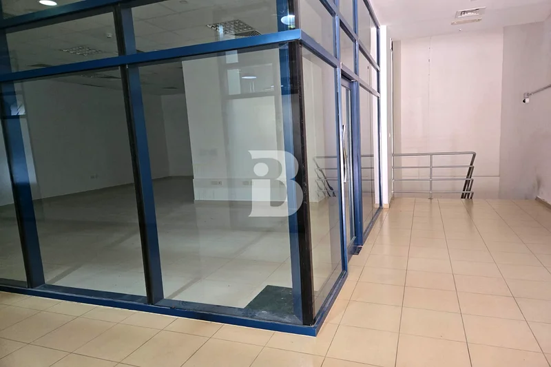 موقع متميز | داخل المبنى | بالقرب من المترو63827376785025112