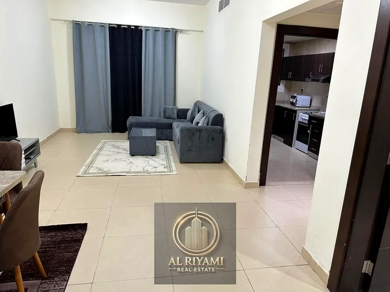مساحة كبيرة، حمامان (غرفة نوم رئيسية) ومطبخ منفصل.63708677075458113