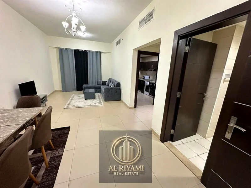 مساحة كبيرة، حمامان (غرفة نوم رئيسية) ومطبخ منفصل.63708677075458114
