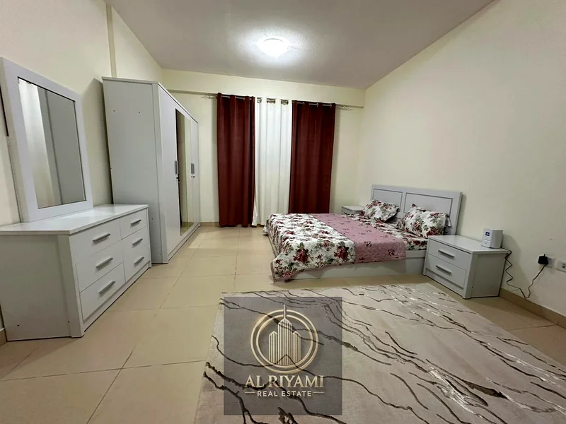 مساحة كبيرة، حمامان (غرفة نوم رئيسية) ومطبخ منفصل.63708677075458111