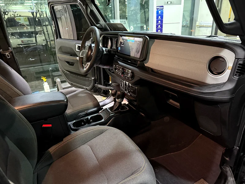 SAHARA 2024 engine V6 fully loaded clean only 9000 km63612071846403114