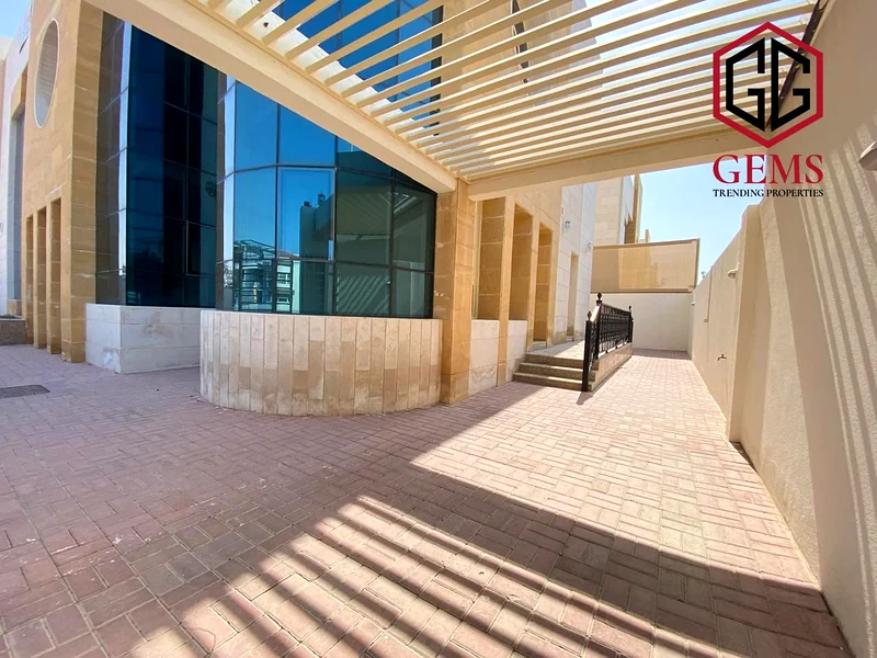 مساحة كبيرة | تم صيانتها جيدًا | غرفة خادمة | حديقة63730427358722111