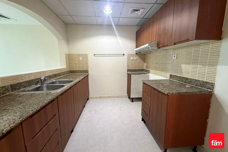 شاغرة | طابق عالي | غرفتا نوم + غرفة خادمة | غير مفروشة63805079979523114
