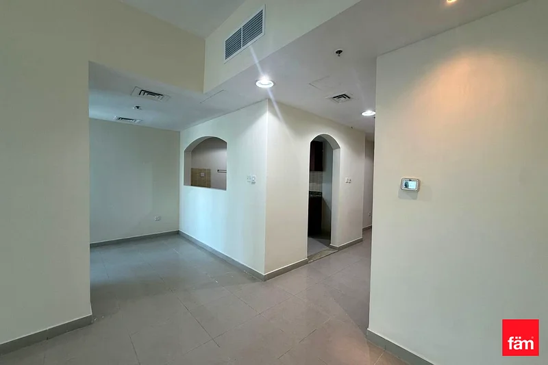 شاغرة | طابق عالي | غرفتا نوم + غرفة خادمة | غير مفروشة63805079979523113