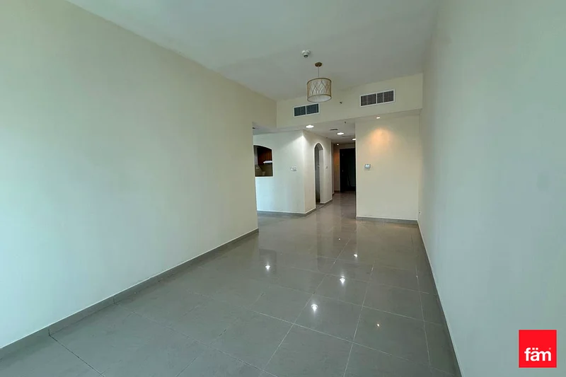 شاغرة | طابق عالي | غرفتا نوم + غرفة خادمة | غير مفروشة63805079979523112