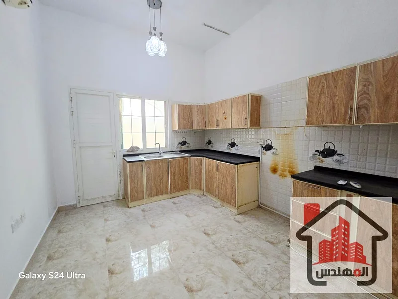 Partition villa for rent in al rawda1 ajman.  Ground floor 2 bedroom hall and 2 kitchen.  Yearly 55,000 AED.  1st floor separate.  There is 3 bedroom hall 2 washroom and kitchen.  Yearly 60,000 AED. ف63722633914114114