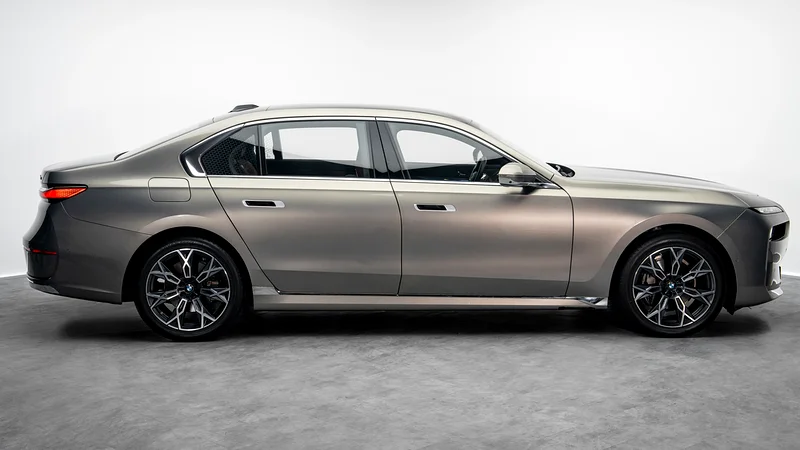BMW 735i - 2024 - GCC - Under Warranty and Service Contract63612445544323114