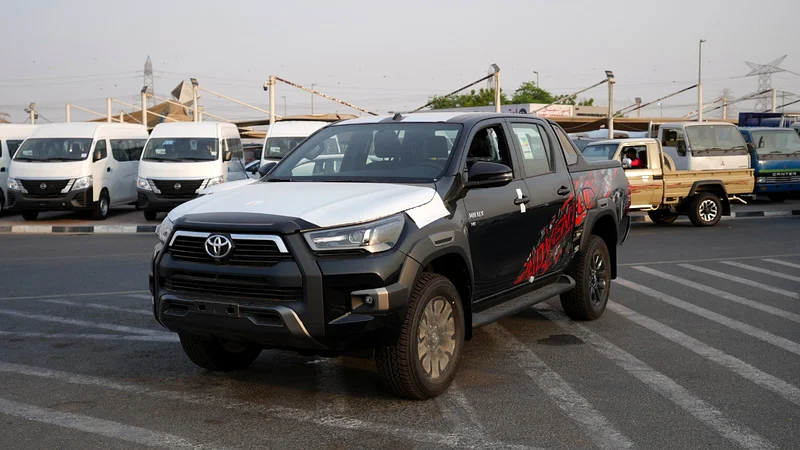 TOYOTA HILUX ADVENTURE 4.0L MODEL 202563612449587969111