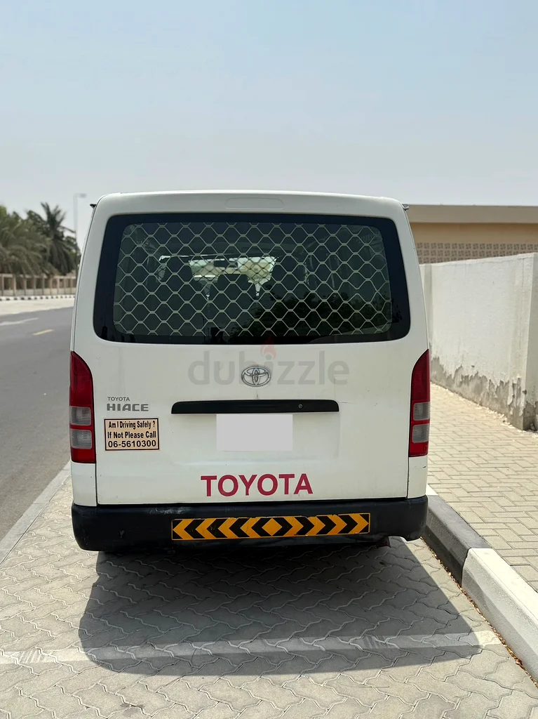 TOYOTA HIACE  DELIVERY VAN 201063612448486401112