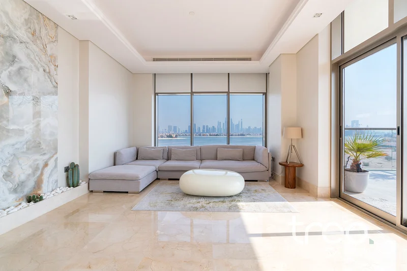 Palm View | Unique Layout | Luxury Home64010235013890111