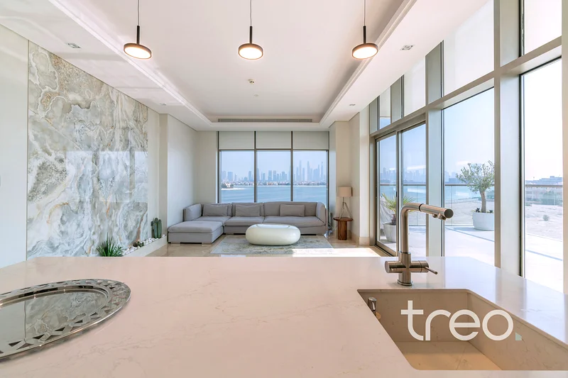 Palm View | Unique Layout | Luxury Home64010235013890112