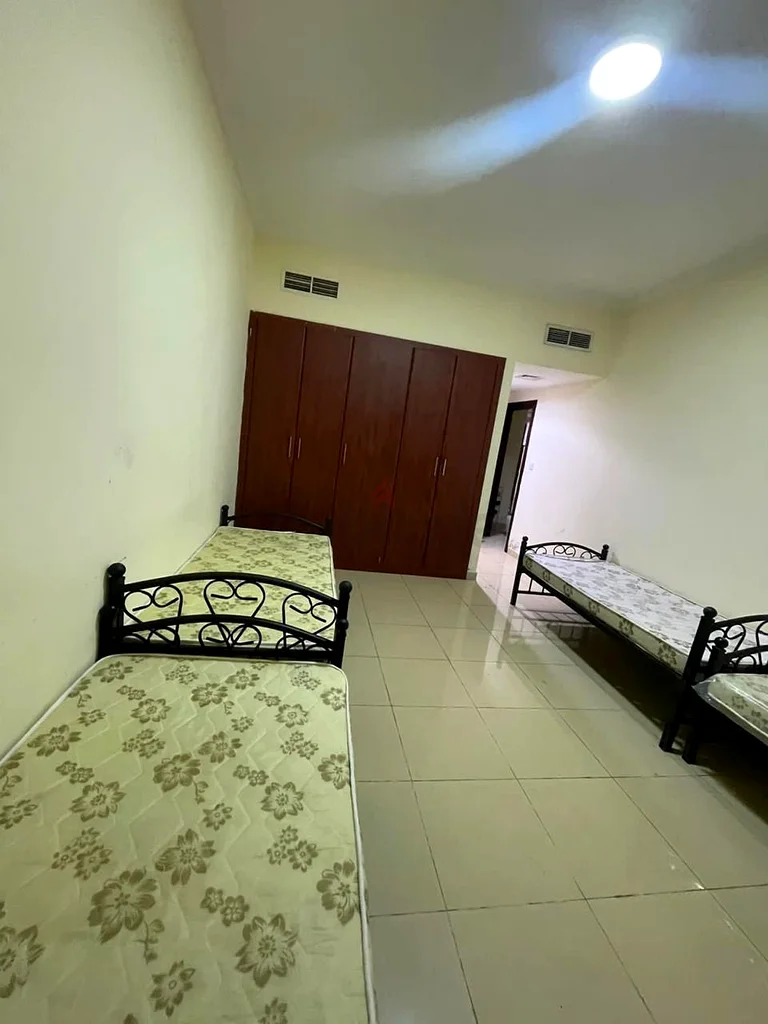 مساحة سرير في الراشدية دبي بالقرب من محطة مترو سنترال بوينت على بعد 5 دقائق سيرًا على الأقدام فقط63797600285315111