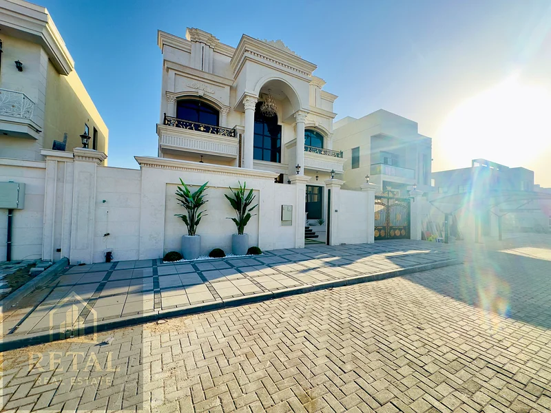 For sale on a main street, large front parking63872180543874111