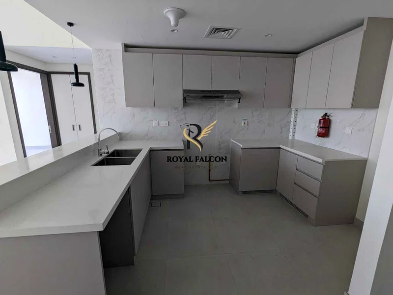 Vastu | Spacious High floor | Vacant | Close to Metro63922972305539112