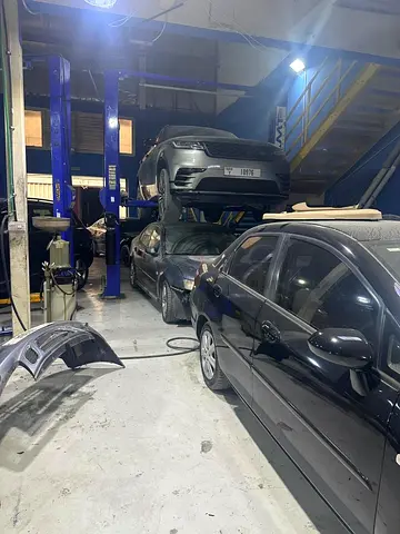 Garage auto repairing