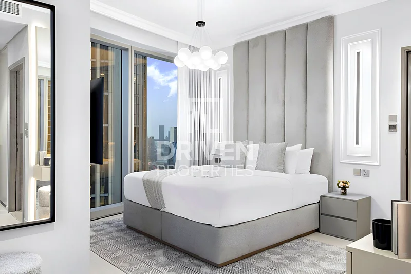 Opulent and Upgraded Unit with Captivating Views63772853258499112