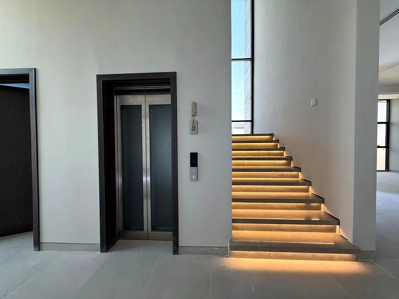 حديثة | فيلا بـ 5 غرف نوم رئيسية | منطقة الحديقة63808758516355111