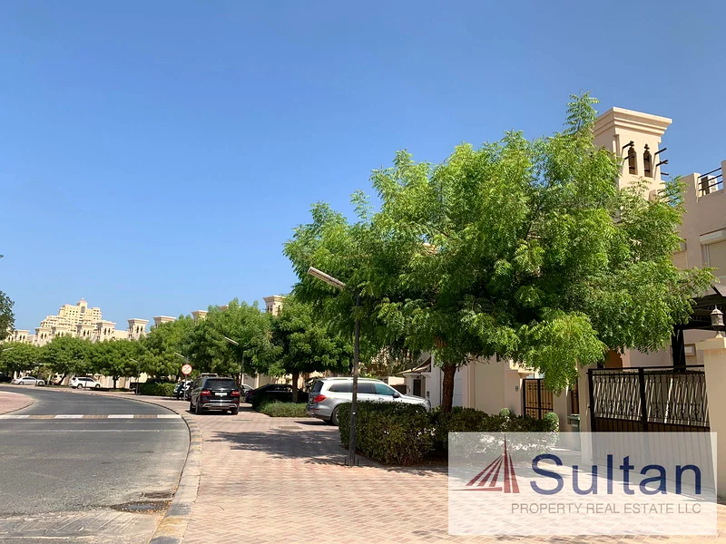 فيلا رائعة ضخمة بطراز أمام البحيرة بـ 4 غرف نوم وغرف خادمة63814161891714112