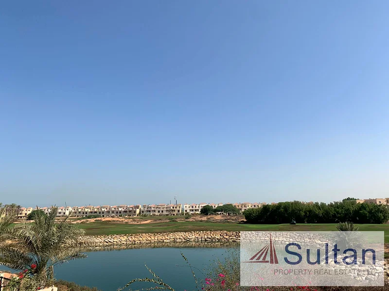 فيلا رائعة ضخمة بطراز أمام البحيرة بـ 4 غرف نوم وغرف خادمة63814161891714110