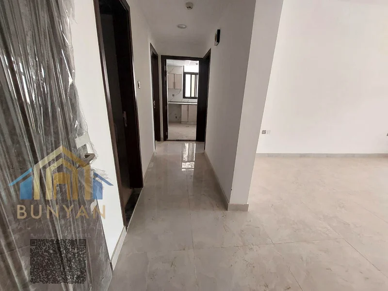 🔑 الرمز 230 | شقة فاخرة للإيجار السنوي في الجرف 3 - عجمان 🏢✨  📍 الموقع: تقع هذه الشقة الراقية في الجرف 3، عجمان، منطقة سكنية مميزة قريبة من المدارس، والمولات، ووسائل النقل العام. مثالية للعائلات التي تبحث عن الراحة، الراحة، والفخامة.63712870031106110