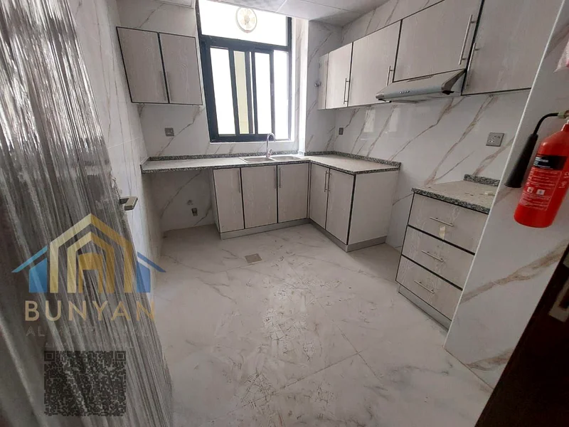 🔑 الرمز 230 | شقة فاخرة للإيجار السنوي في الجرف 3 - عجمان 🏢✨  📍 الموقع: تقع هذه الشقة الراقية في الجرف 3، عجمان، منطقة سكنية مميزة قريبة من المدارس، والمولات، ووسائل النقل العام. مثالية للعائلات التي تبحث عن الراحة، الراحة، والفخامة.63712870031106113