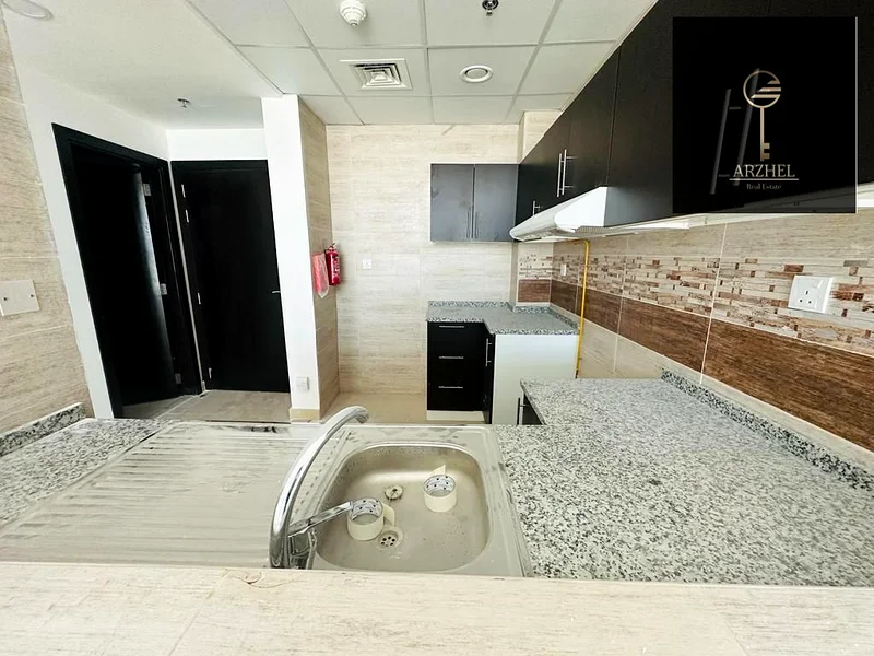 تصميم واسع | شاغرة وجاهزة | طابق عالي | غرفة نوم واحدة63764688216451113