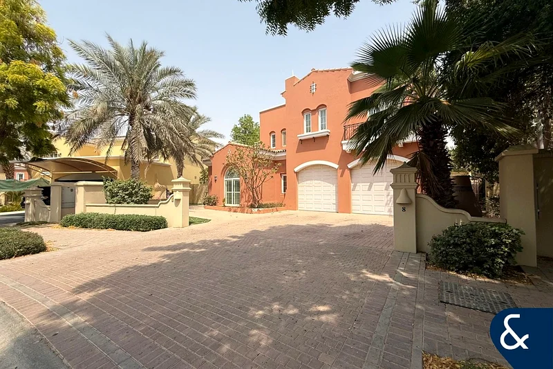 مسبح خاص | مقابل المرافق | حصري63654980340737111