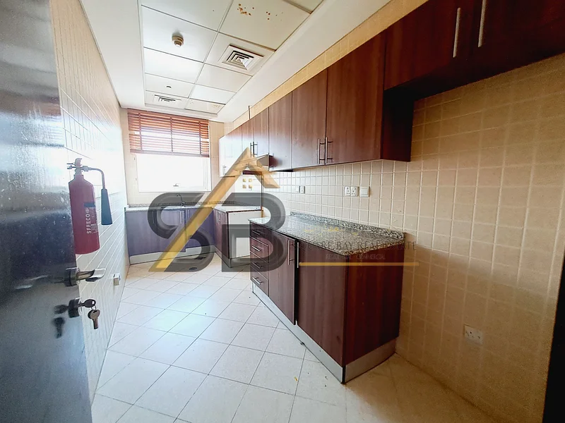 قريب من المدرسة الدولية الهندية شقة واسعة من غرفتين وصالتين و3 حمامات وجميع المرافق63747446735362112