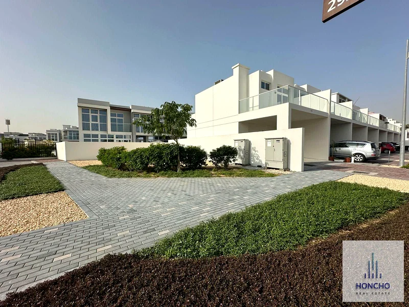 Modern | Open Layout | Spacious Living64003948312833110
