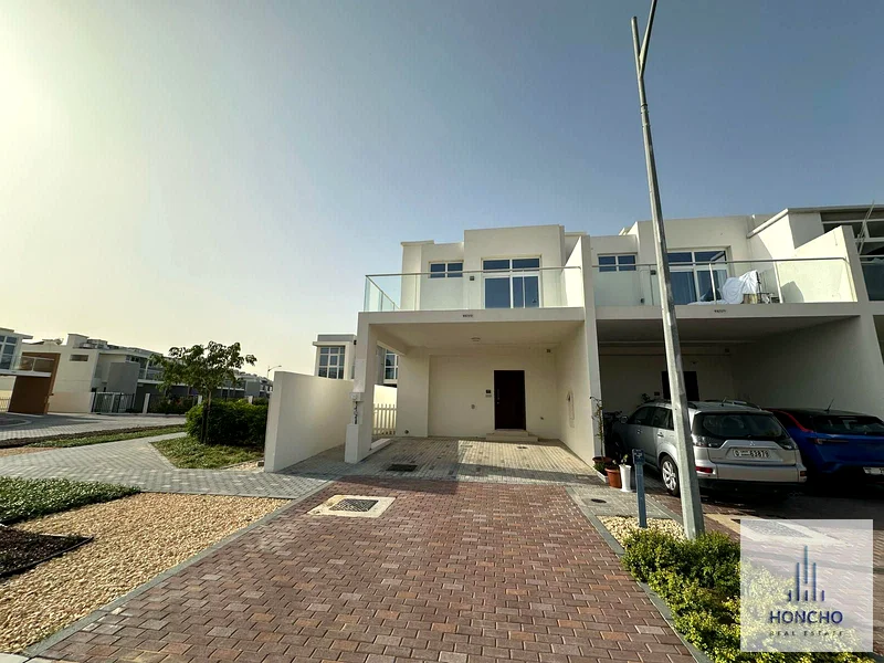 Modern | Open Layout | Spacious Living64003948312833111