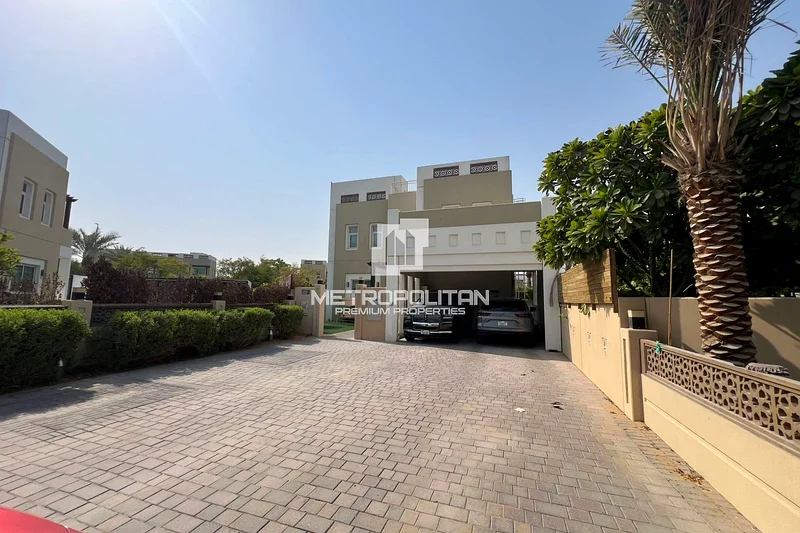 Corner Villa | Unfurnished | Huge Layout63654981069954110