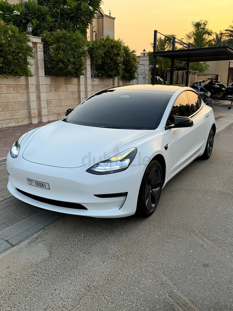 Tesla model 3 carbon636120591752981125