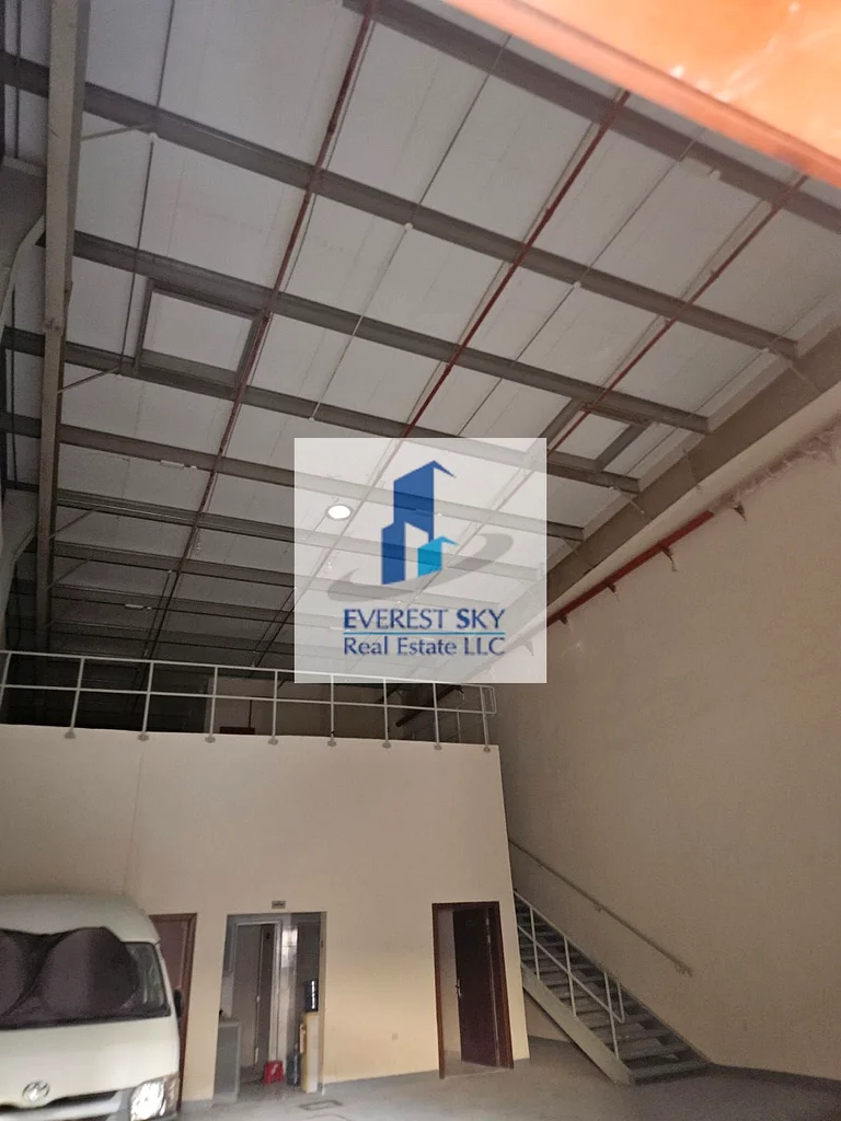 مستودع مع مكتبين، وغرفة طعام ومرحاض للإيجار العاجل !!63622899883010114