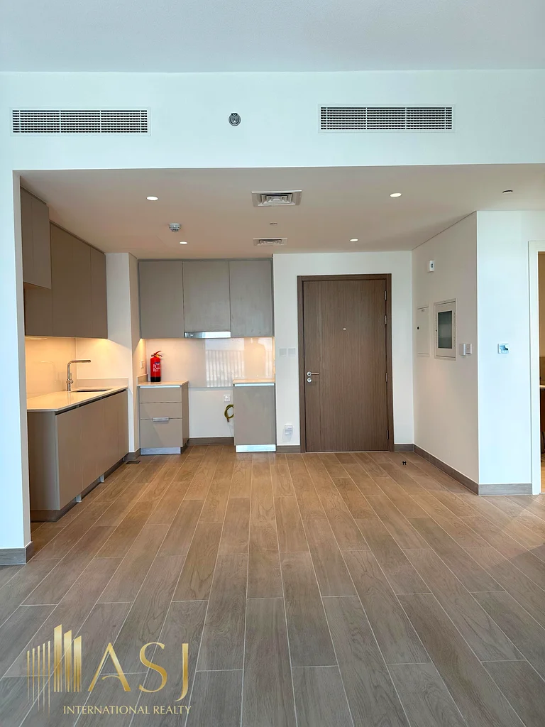 Direct Beach Access | Brand New | Prime Location64025376930563112