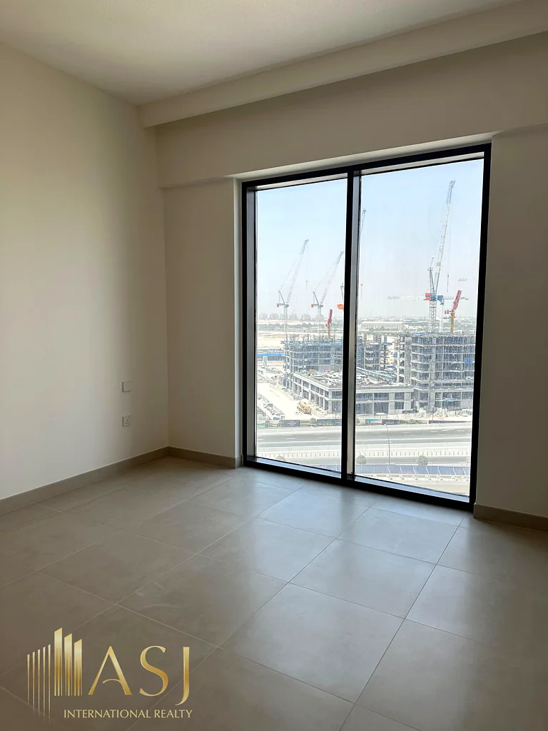 Direct Beach Access | Brand New | Prime Location64025376930563111