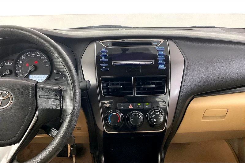 2022 Toyota Yaris SE / E  • Big Price Drop • 42938063613132212738114