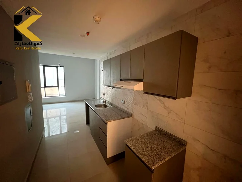 "Spacious studio, first tenant, with a semi-separate kitchen."63720685534977114