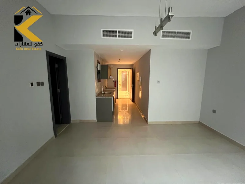 "Spacious studio, first tenant, with a semi-separate kitchen."63720685534977112
