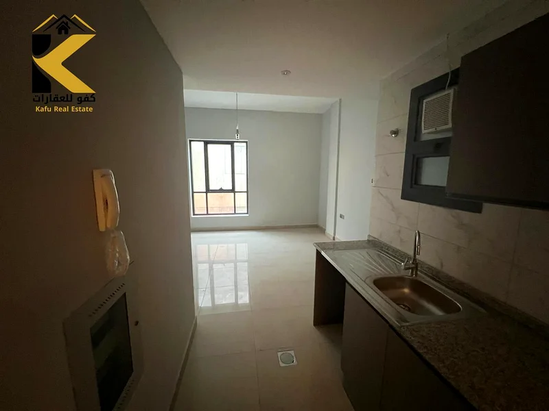 "Spacious studio, first tenant, with a semi-separate kitchen."63720685534977113