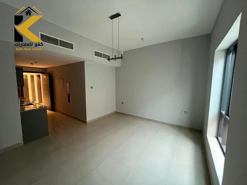 "Spacious studio, first tenant, with a semi-separate kitchen."63720685534977110