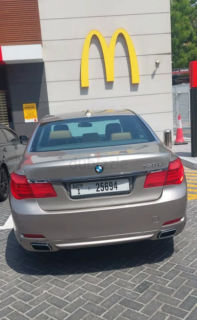 BMW740LI63612445466498112