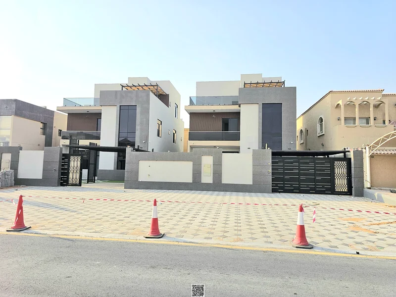 At a price including air conditioning and a very distinguished location on Sheikh Mohammed bin Zayed Road, personal finishing, freehold for all nation63868632275585111