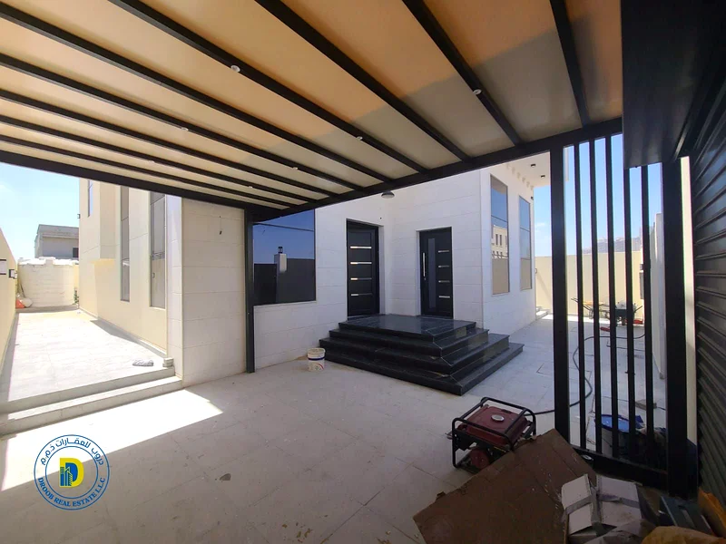 For sale, a modern villa with 5 rooms, including registration fees, Al Helio 2 area, Ajman, super deluxe finishing, freehold, bank financing63907700861314111
