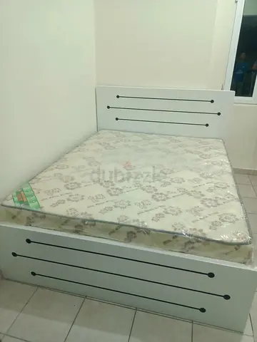 Hi, I want to sell Queen Size Bed with mattress brand-new