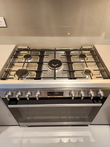 Bosch Latest Gas Cooker Oven 5 barner with oven 90x60cm