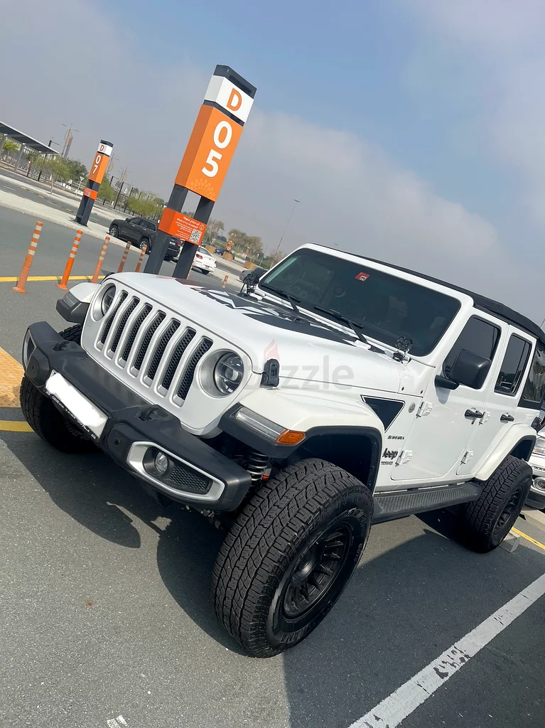 Very Clean Jeep Sahara Unlimited Full service history in SSS Garage Dubai63612080594179112