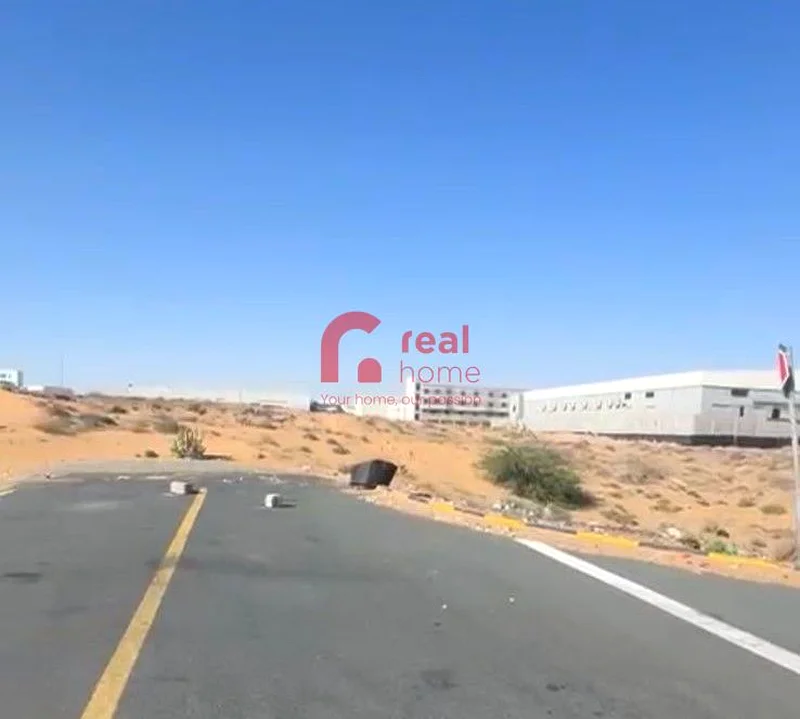 مبنى بارتفاع طابقين وأرضية سكن عمال متاحة للبيع63822517172097111