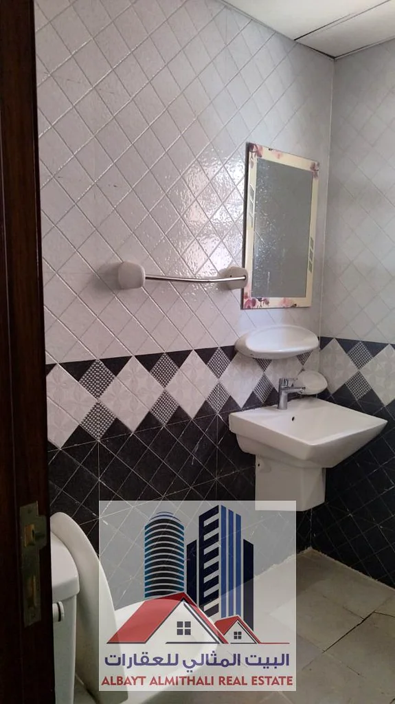 🏡✨ للإيجار – شقة 2 غرفة نوم في الروضة ✨🏡 📍 الموقع: الروضة، عجمان (موقع هادئ ومميز، قريب من جميع الخدمات)   💰 الإيجار السنوي: 36,00063721891669378110